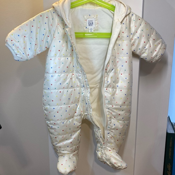 babyGap Puffer One Piece (size 0-3 months) - Picture 2 of 5